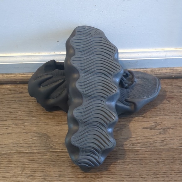 Men's Adidas Yeezy Sneakers, Size 9 - Picture 4 of 4